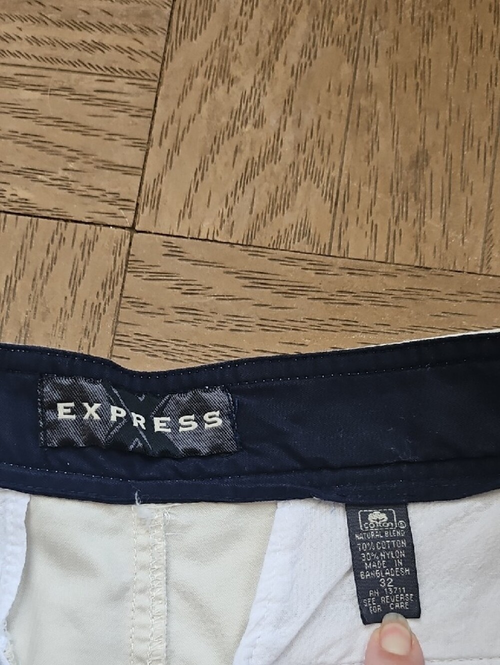 Express Men's Cargo Shorts Cream with Utility Pockets - Picture 2 of 5